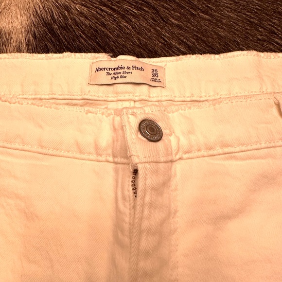 Abercrombie and Fitch high rise mom shorts white size 35/20. NWT - Picture 3 of 4